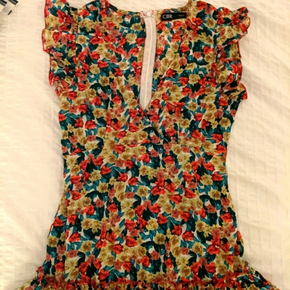 V-Neck Floral Mini Dress - Picture 4 of 4